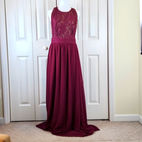 Lulus Dresses & Skirts - Lulu's M Formal or Semiformal Gown beautiful burgundy color lace overlay top